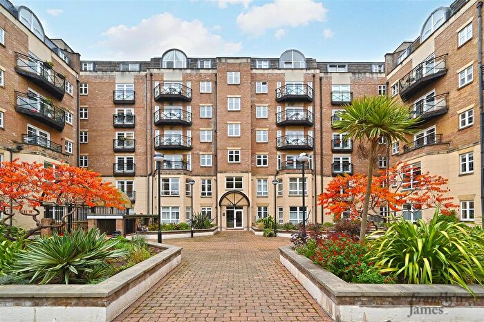 3 Bedroom Flat To Rent In Kingfisher Court, Swan St, London, SE1