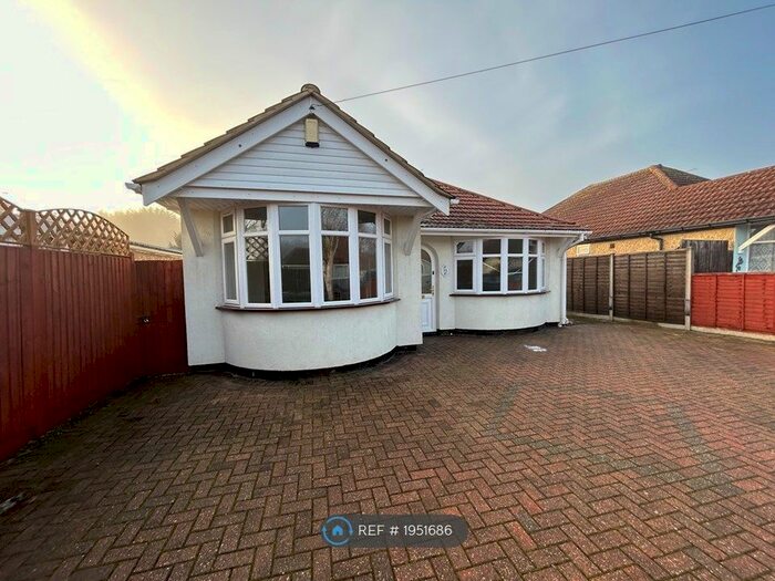 3 Bedroom Bungalow To Rent In Birch Grove, Shepperton, TW17