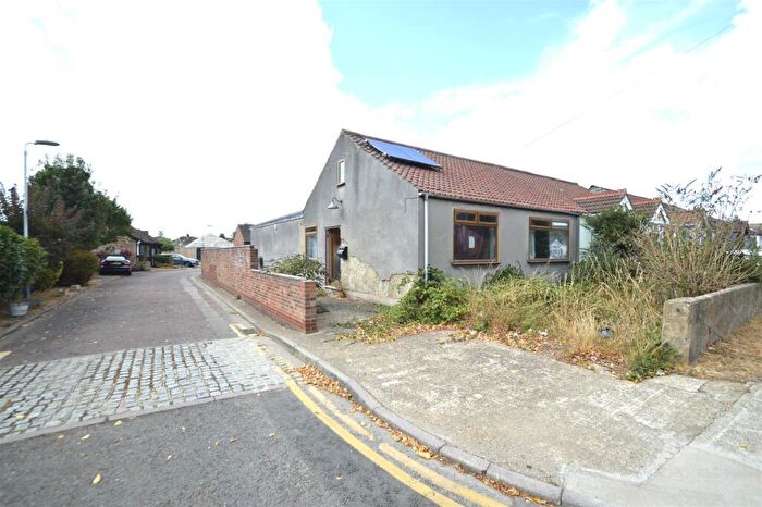 2 Bedroom Semi-Detached Bungalow For Sale In Allen Road, Rainham, RM13
