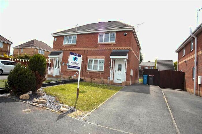 3 Bedroom Semi-Detached House To Rent In Hinchley Way, Pendlebury, Swinton, Manchester, M27