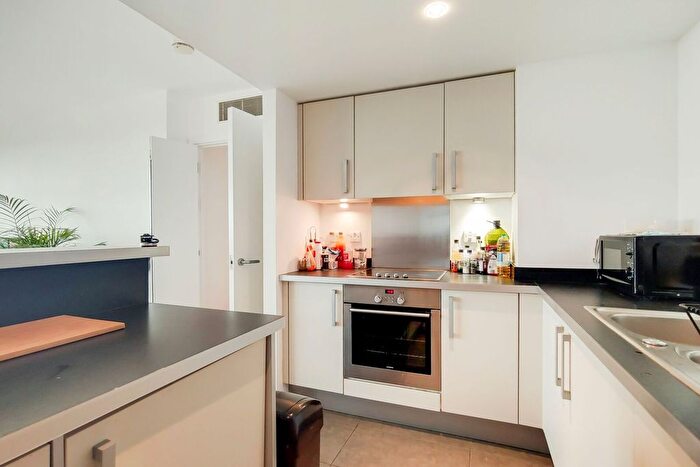 2 Bedroom Flat To Rent In Falcon Wharf, Lombard Road, Battersea, London, SW11