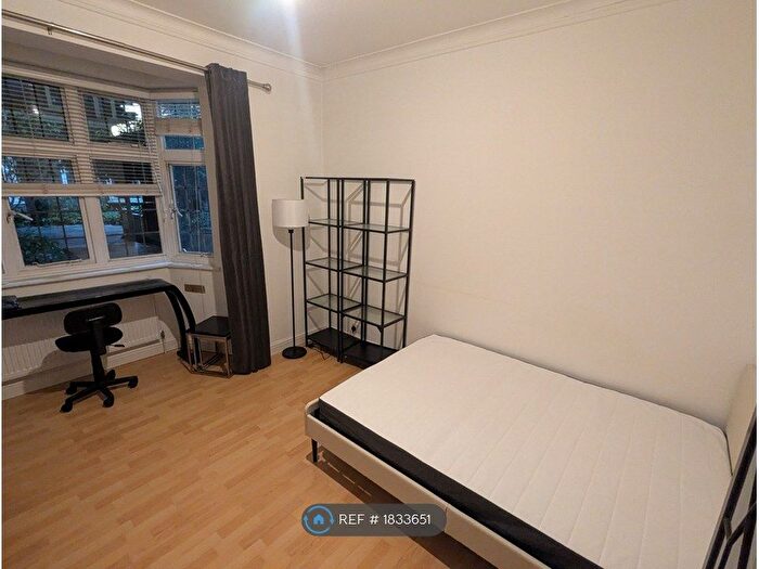 1 Bedroom Flat To Rent In Clare Court, London, WC1H