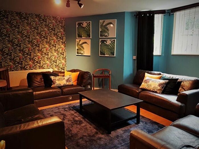 11 Bedroom Semi-Detached House To Rent In Delph Lane, Leeds, LS6