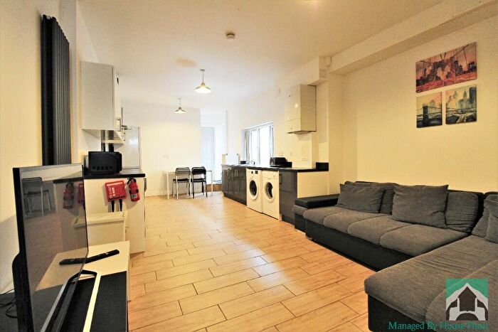 6 Bedroom Terraced House To Rent In Tiverton Road, Birmingham, B29