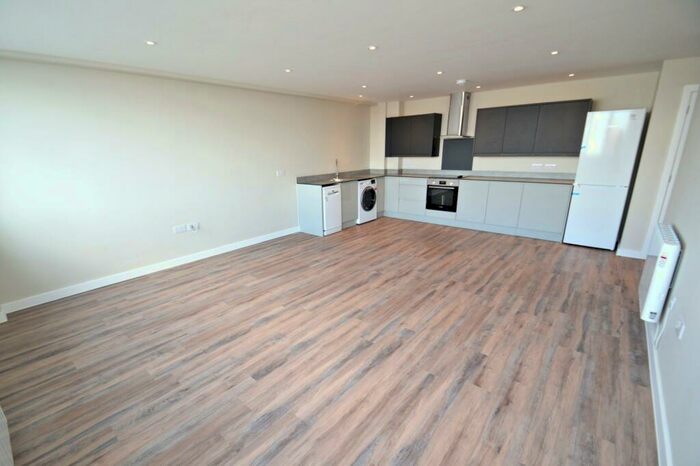 2 Bedroom Flat To Rent In Poole, BH15