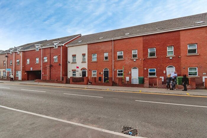 4 Bedroom Terraced House For Sale In Rosehill, Willenhall, West Midlands, WV13