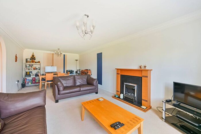 2 Bedroom Flat For Sale In North Street, Winkfield, Windsor, SL4