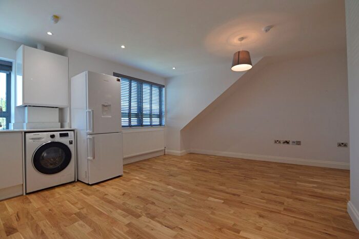 2 Bedroom Flat To Rent In Queens Road, E17