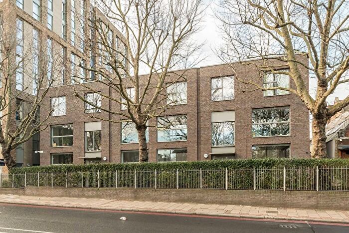 2 Bedroom Flat To Rent In Brixton Road, London, SW9