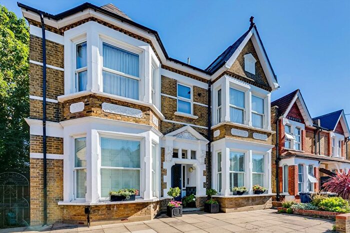 2 Bedroom Flat To Rent In Albany Road, Ealing, W13