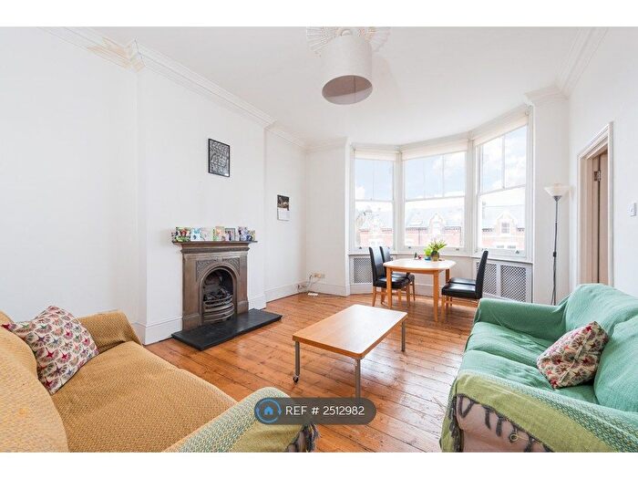 2 Bedroom Flat To Rent In Norwood Road, London, SE24