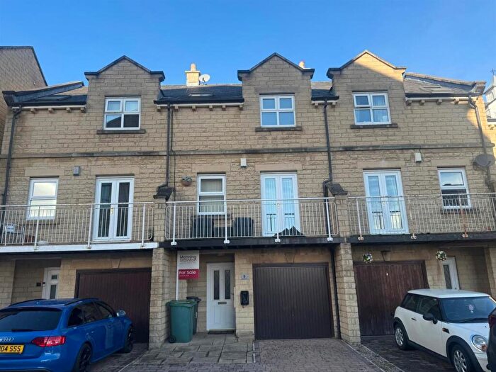 3 Bedroom Town House For Sale In Cavendish Mews, Drighlington, Bradford, BD11