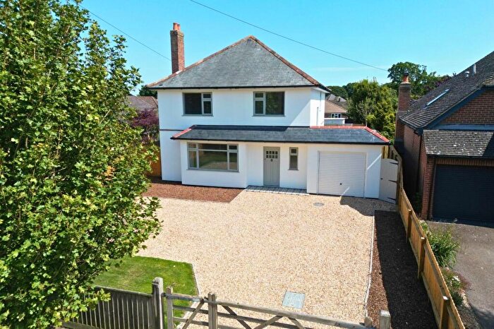 4 Bedroom Detached House For Sale In Barton Court Road, New Milton, Hampshire., BH25