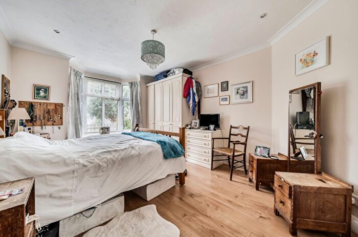 4 Bedroom Property For Sale In Orchard Avenue, Chichester, PO19