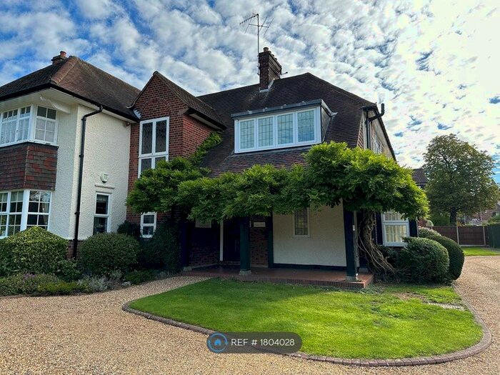 2 Bedroom Maisonette To Rent In The Westways, Northwood, HA6