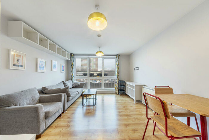 2 Bedroom Apartment To Rent In Oyster Wharf, Lombard Road, London, SW11