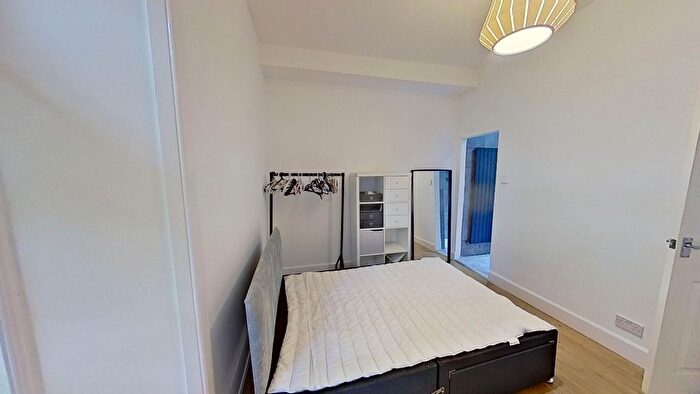 1 Bedroom Flat To Rent In Albert Street, Edinburgh, Midlothian, EH7