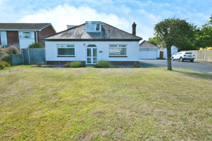 4 Bedroom Bungalow To Rent In Borras Park Road, Borras, LL12