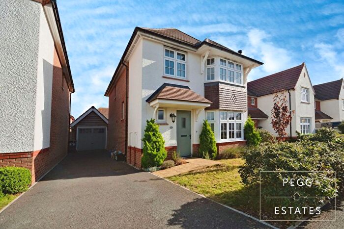 4 Bedroom Detached House For Sale In Woodpecker Drive, Newton Abbot, TQ12
