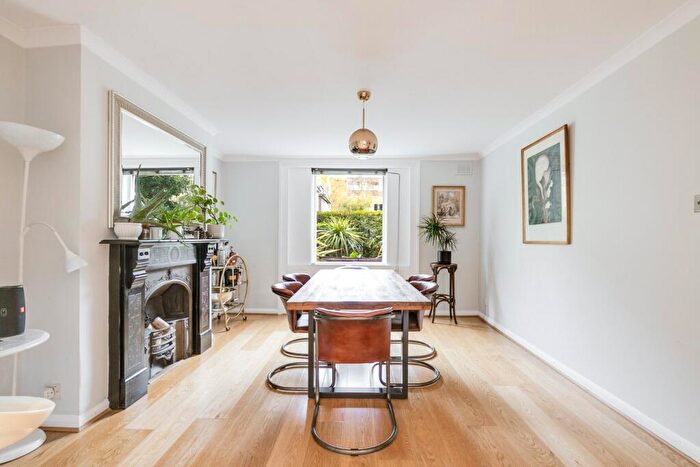 5 Bedroom Semi-Detached House For Sale In Rochester Square, Camden, NW1 - Photo 7