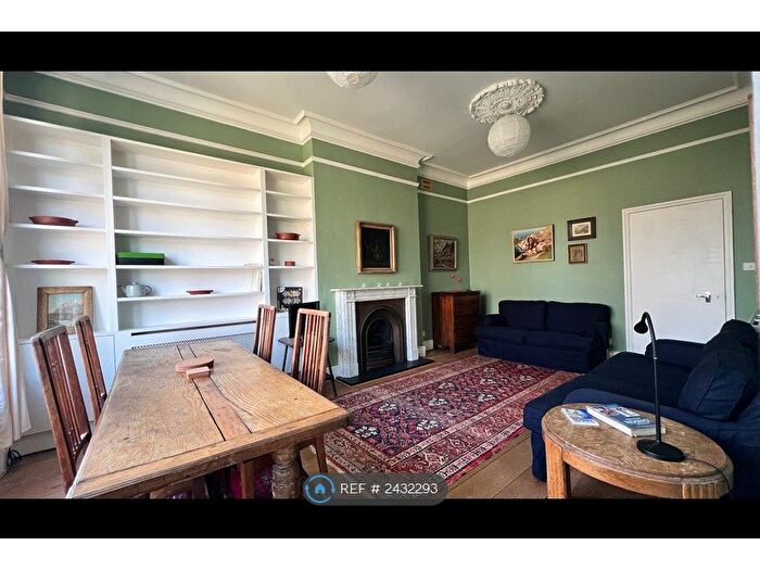 2 Bedroom Flat To Rent In Sinclair Road, London, W14