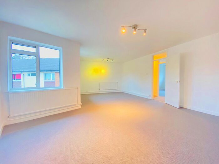 3 Bedroom Flat To Rent In Radcliffe Road, Croydon CR0