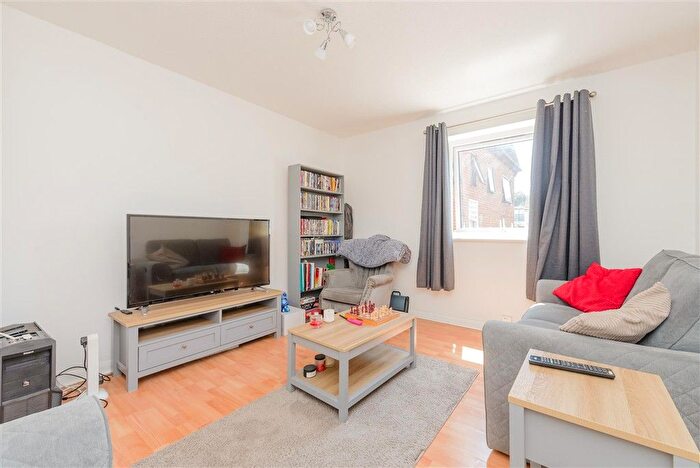 2 Bedroom Flat For Sale In Richmond Road, Gillingham, Kent, ME7