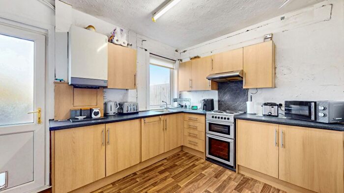 3 Bedroom End Of Terrace House For Sale In Carnock Crescent, Glasgow, G78