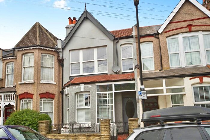 2 Bedroom Flat For Sale In Arcadian Gardens, London, London, N22