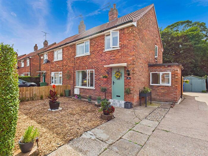 3 Bedroom Semi-Detached House For Sale In Plantation Drive, North Ferriby, HU14