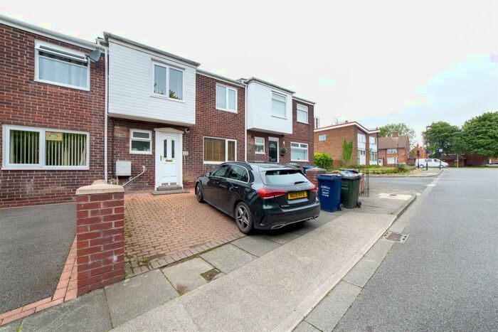 3 Bedroom Terraced House To Rent In &#pppw - Henry Square, Newcastle Upon Tyne, NE2