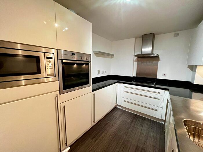 3 Bedroom Apartment To Rent In Royal Plaza, Westfield Terrace, Sheffield, S1