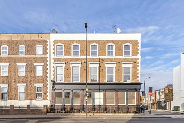 2 Bedroom Flat To Rent In Goldhawk Road, Shepherds Bush, W12