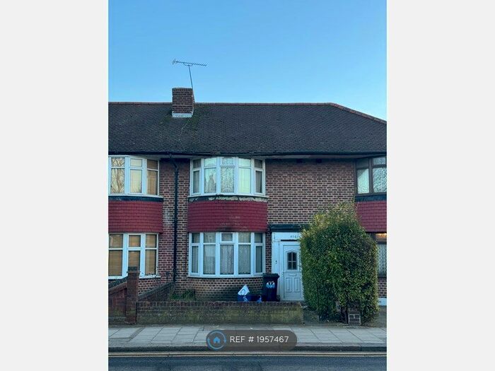 3 Bedroom Terraced House To Rent In New North Road, Ilford, IG6