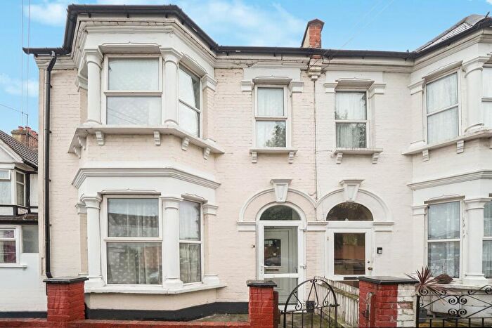 3 Bedroom Terraced House For Sale In Hathaway Road, Croydon, CR0