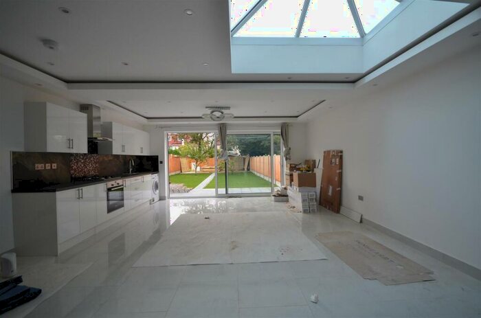 1 Bedroom Flat To Rent In Rosslyn Crescent, Wembley, Middlesex, HA9