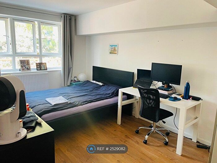 3 Bedroom Flat To Rent In London, London, W14