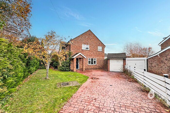 4 Bedroom Semi Detached House For Sale In Burnetts Road, Windsor, SL4