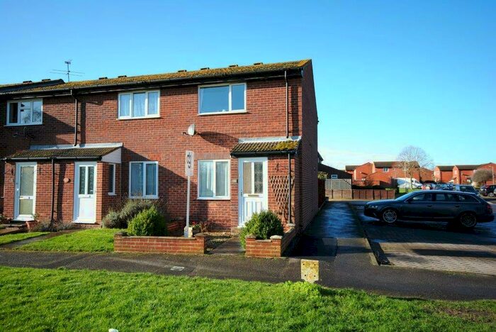 2 Bedroom Terraced House To Rent In White Horse Crescent, Grove, OX12