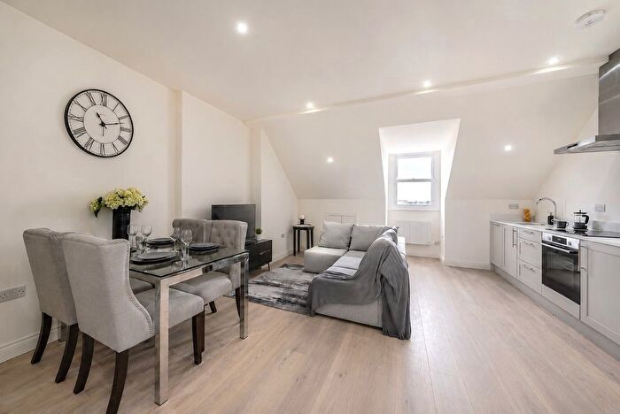 3 Bedroom Flat For Sale In Replingham Road, Southfields, SW18