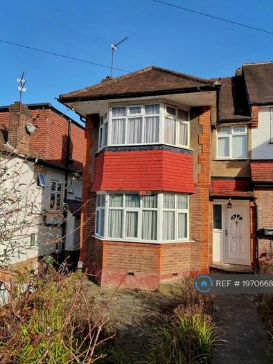 3 Bedroom Semi-Detached House To Rent In Cowper Road, London, N14