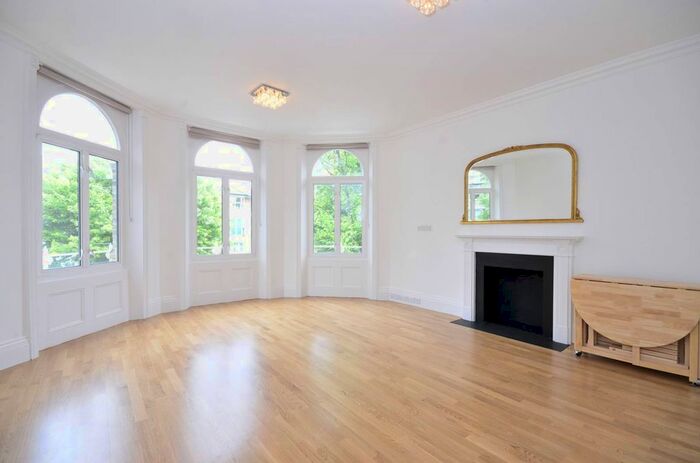 3 Bedroom Flat To Rent In Thurlow Road, Hampstead, London, NW3