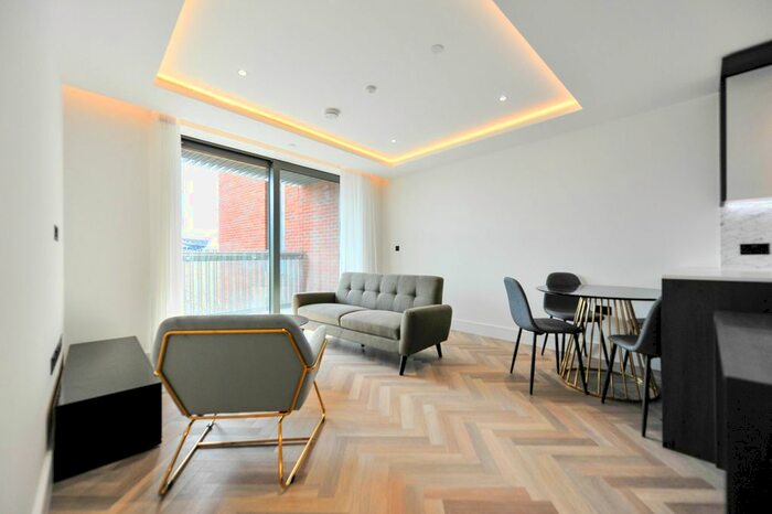 2 Bedroom Flat To Rent In Brigade Mews, London, SE1