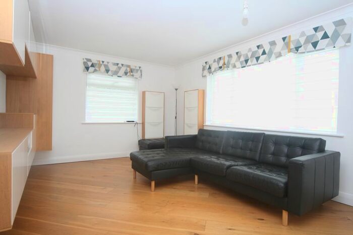 2 Bedroom Flat To Rent In The Farmlands, Northolt, UB5