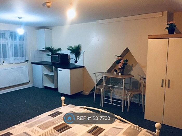 Studio To Rent In Rosebery Avenue, London, N17