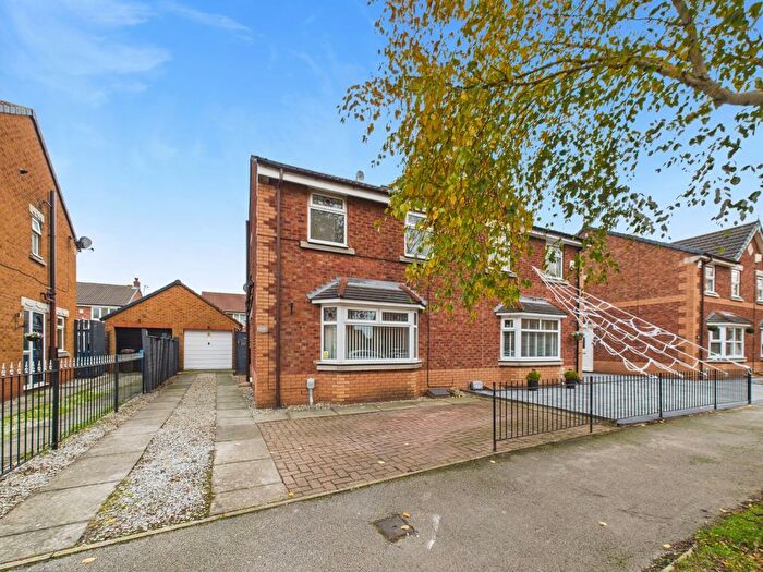 3 Bedroom Semi Detached House For Sale In Lindengate Avenue, Hull, HU7