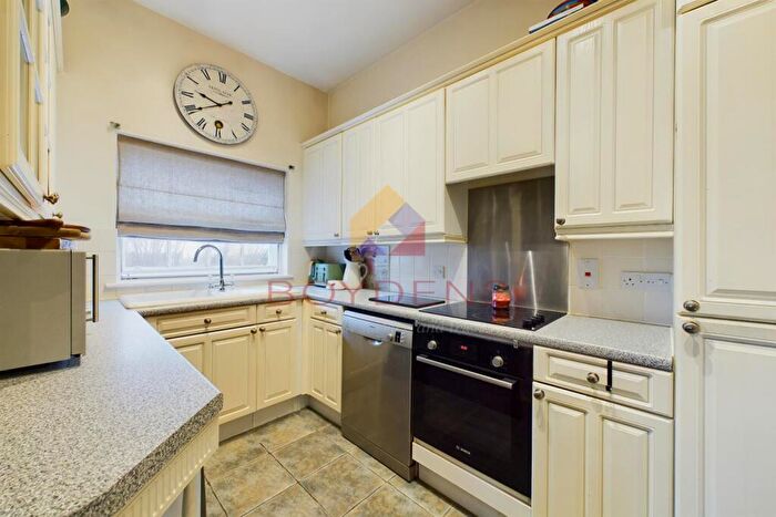 2 Bedroom Apartment For Sale In West Bergholt, Colchester, CO6