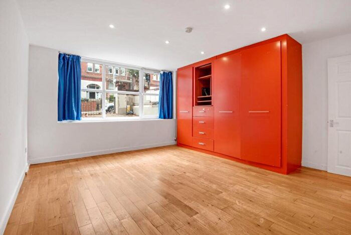 3 Bedroom Flat To Rent In Fordwych Road, London, NW2