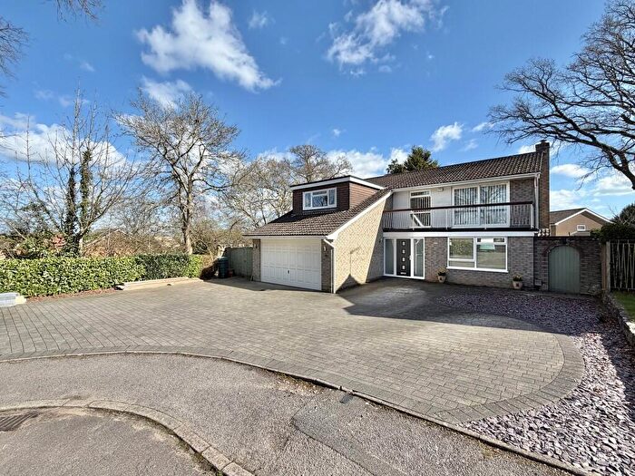 4 Bedroom Detached House For Sale In Lynwood Drive, Merley, BH21