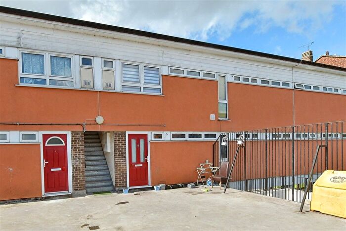 1 Bedroom Flat For Sale In Britton Street, Gillingham, Kent, ME7